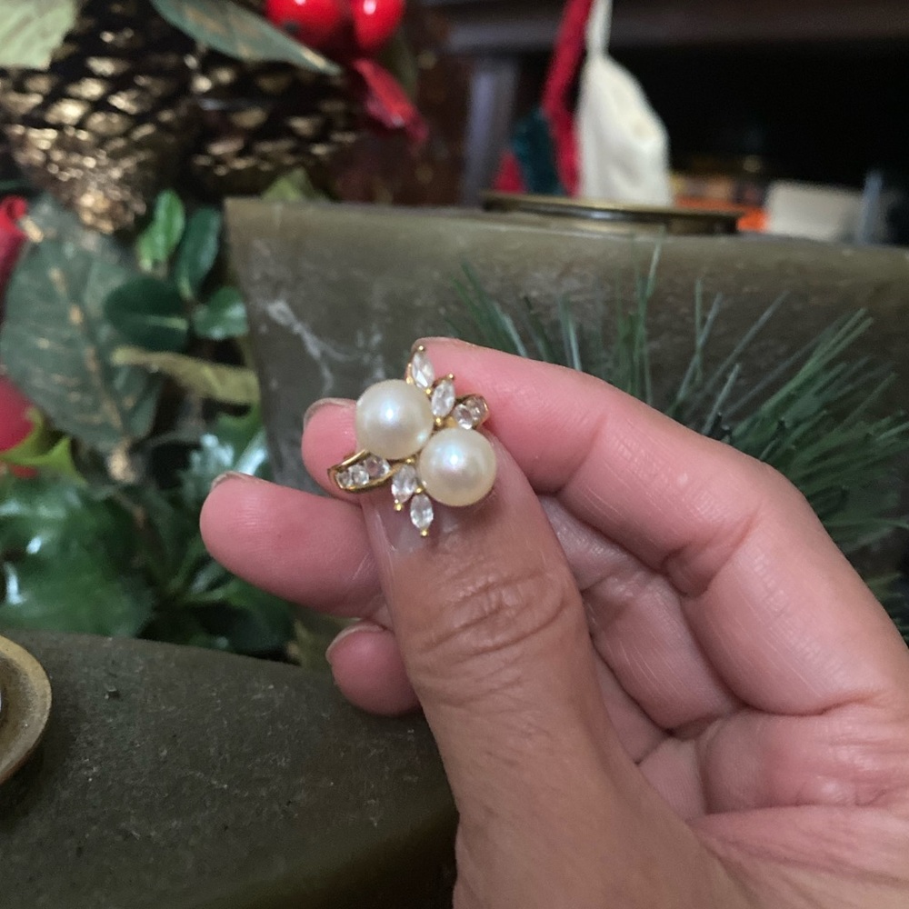 10k yellow gold by pass Pearl and diamond ring.